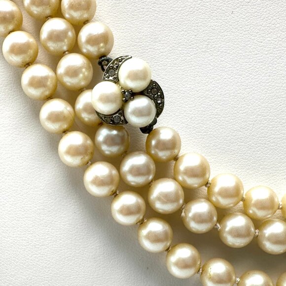 Art Deco Era Rope Length Pearl Necklace — Glass Pearls  & Ornate Box Clasp — EUC - Picture 4 of 9
